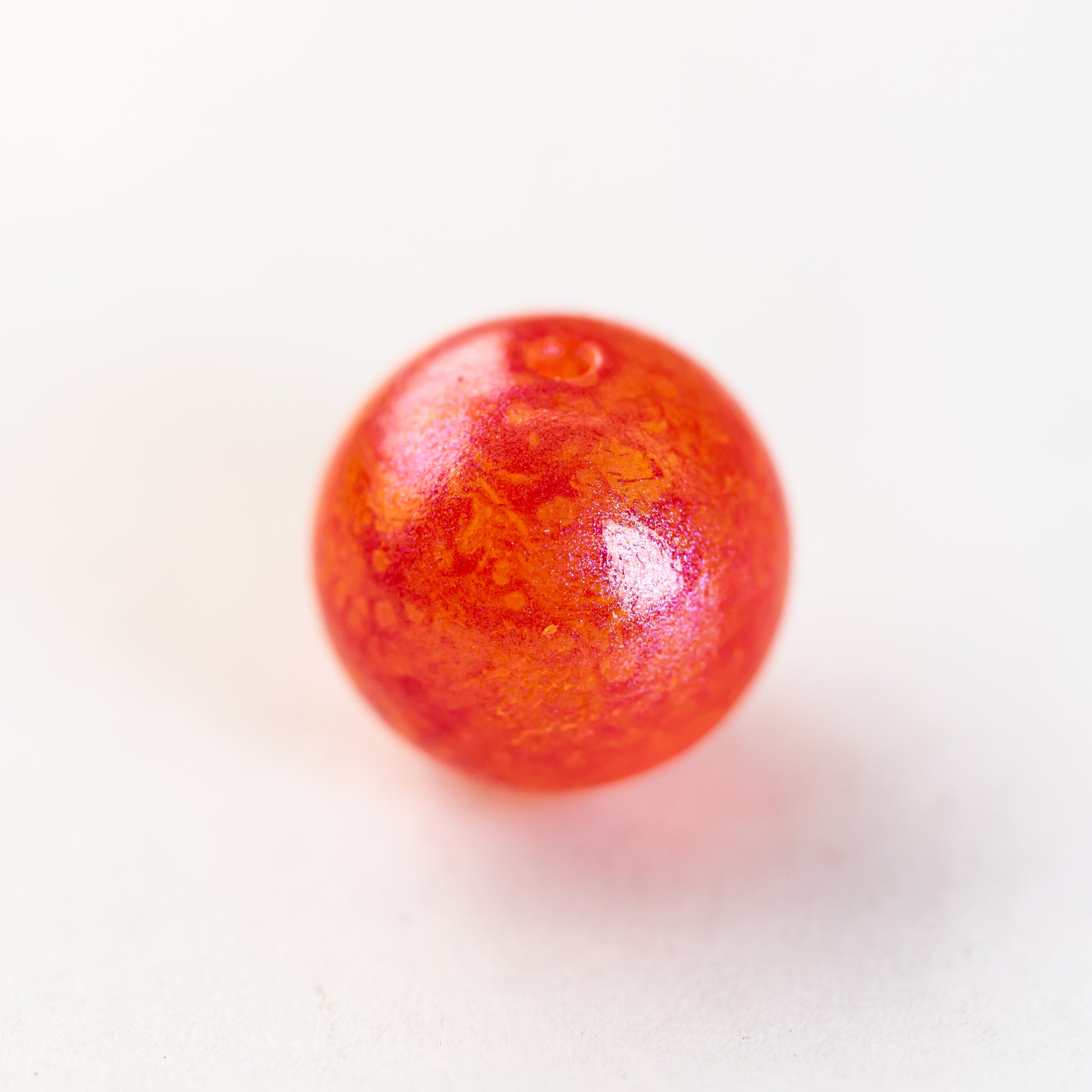 Realistic imitation of salmon egg clusters made from durable plastic beads, ideal for fishing and attracting trout, char, and salmon.