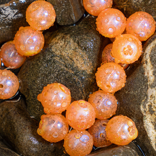 Realistic imitation of salmon egg clusters made from durable plastic beads, ideal for fishing and attracting trout, char, and salmon.